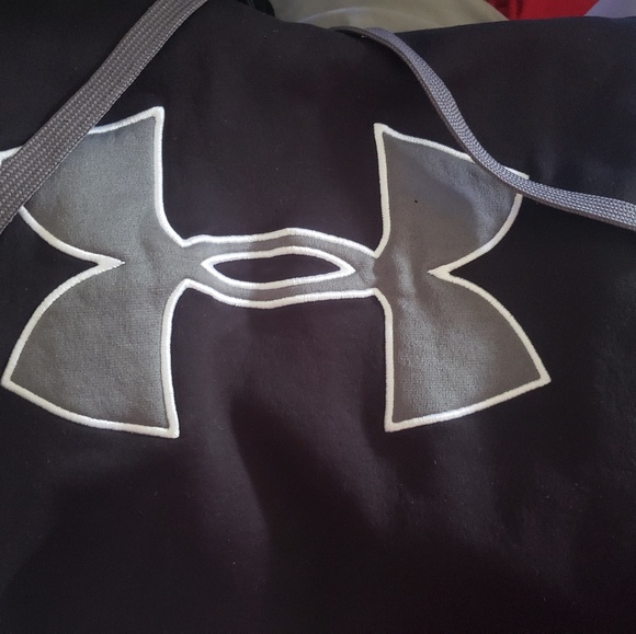 Under Armour Tops - Under armour fleece hoodie